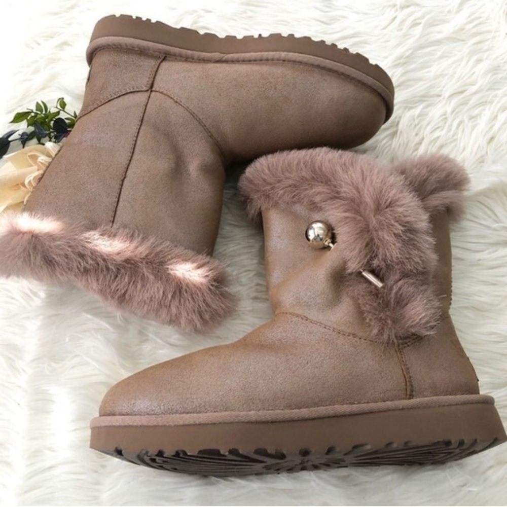 UGG Boots- 8